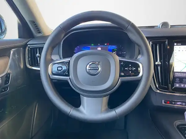 VOLVO S90 (10/23)