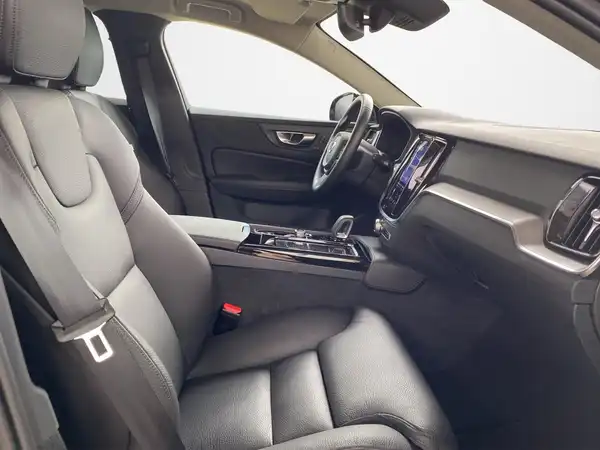 VOLVO V60 (12/22)