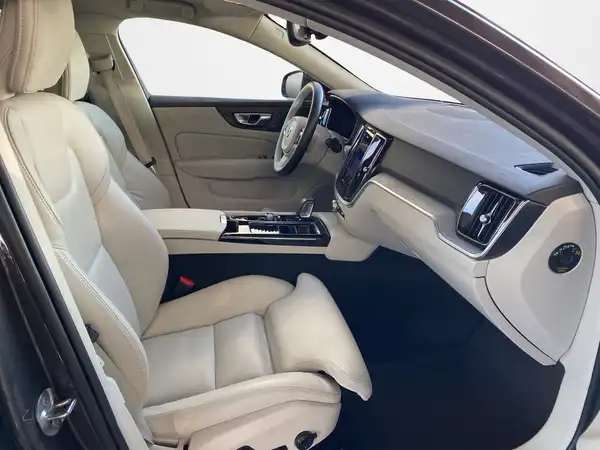 VOLVO V60 (13/23)