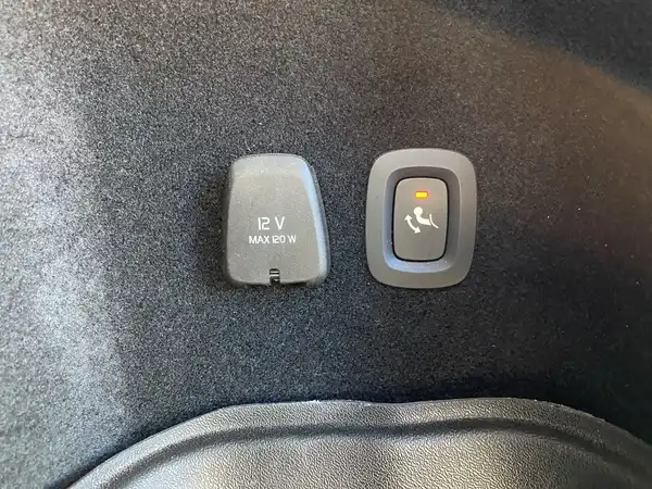 VOLVO V60 (22/23)