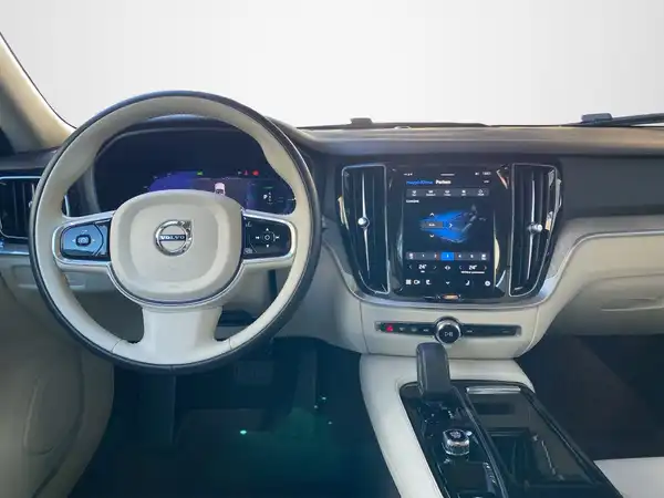 VOLVO V60 (9/23)