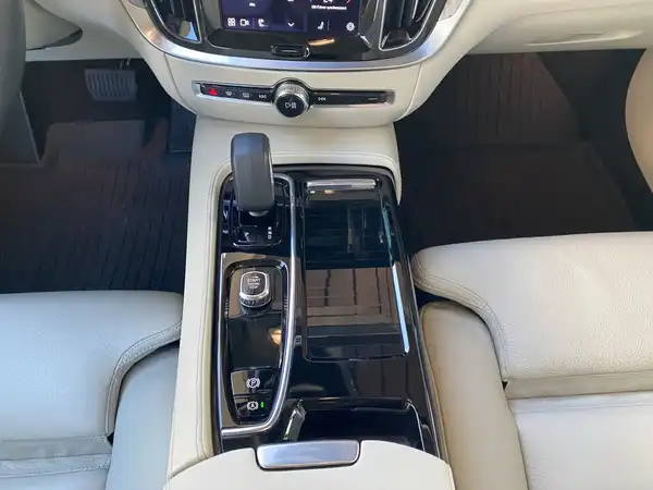 VOLVO V60 (10/23)