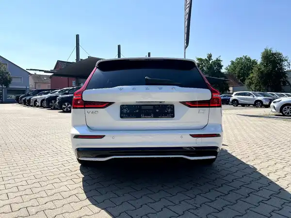 VOLVO V60 (2/28)