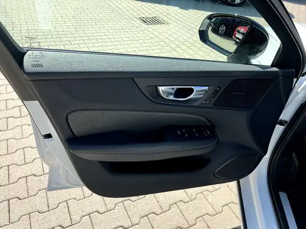 VOLVO V60 (11/28)