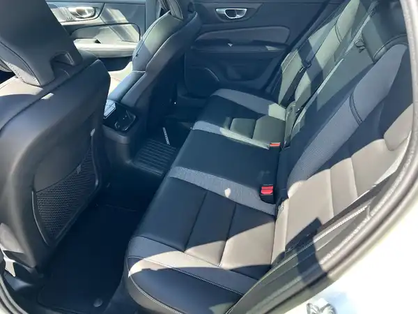 VOLVO V60 (14/28)