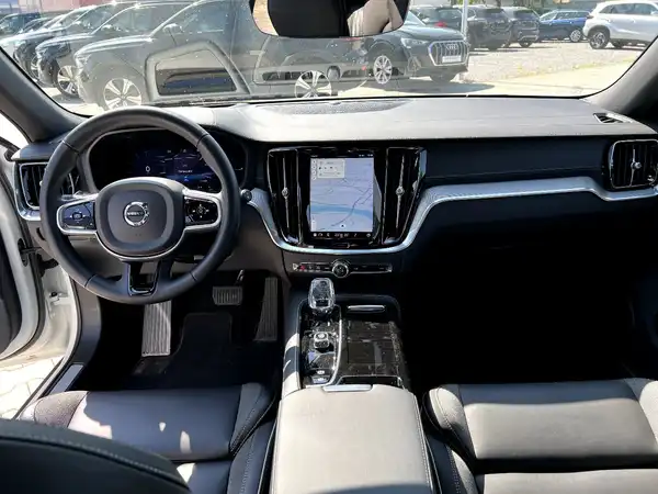 VOLVO V60 (21/28)