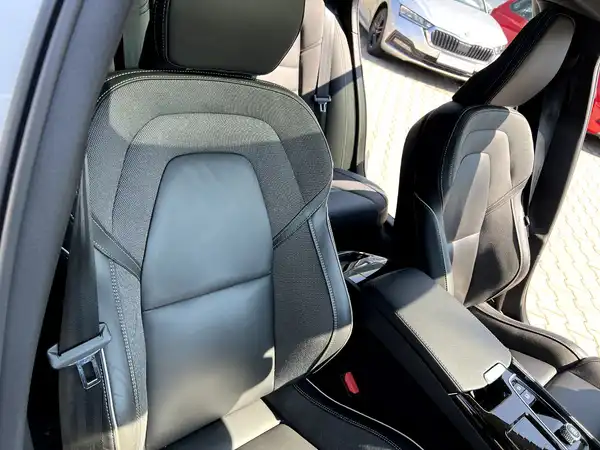 VOLVO V60 (23/28)