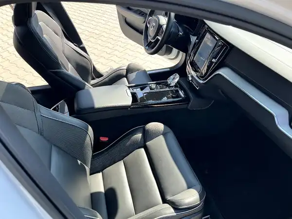 VOLVO V60 (24/28)