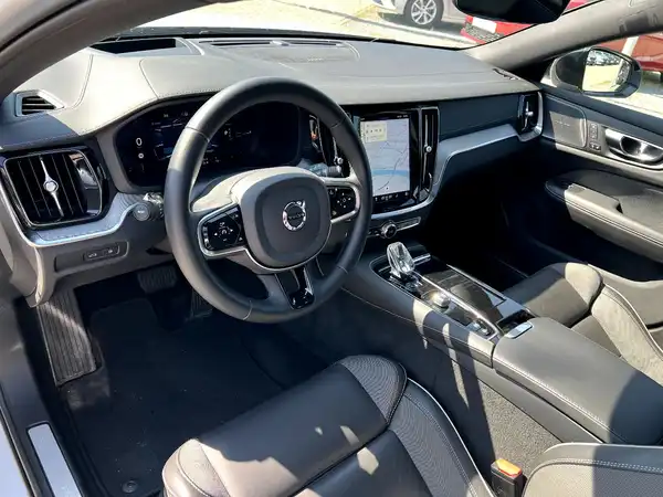 VOLVO V60 (10/28)