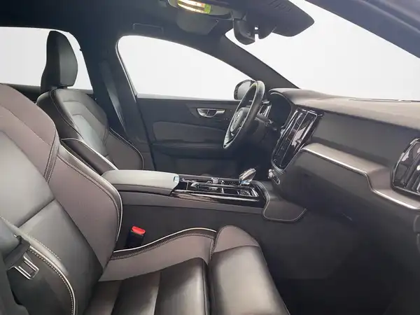 VOLVO V60 (12/22)