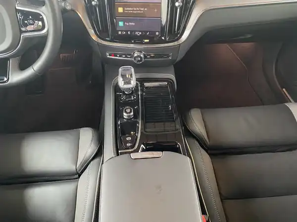 VOLVO V60 (9/22)
