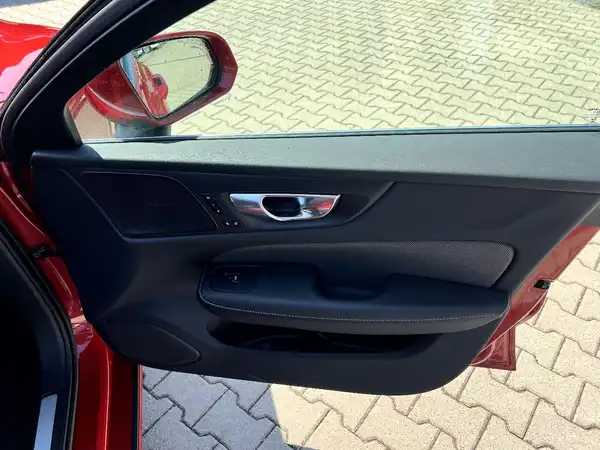 VOLVO V60 (22/28)