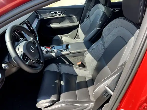 VOLVO V60 (9/28)