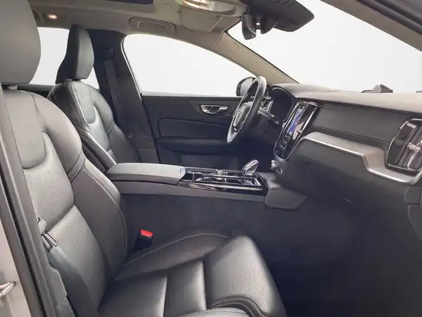 VOLVO V60 (12/23)
