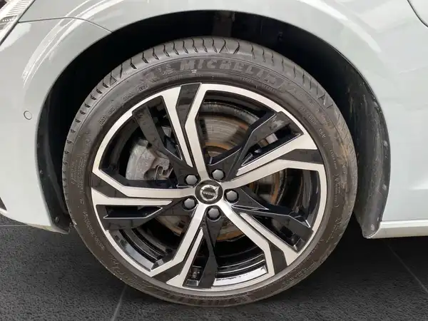 VOLVO V60 (15/23)