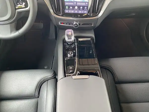 VOLVO V60 (9/23)