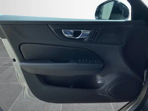 VOLVO V60 (17/20)