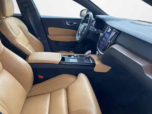 VOLVO V60 (12/22)