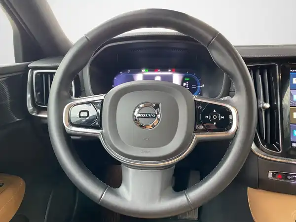 VOLVO V60 (10/22)
