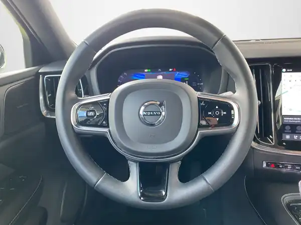 VOLVO V60 (10/22)