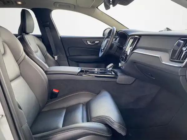 VOLVO V60 (12/22)