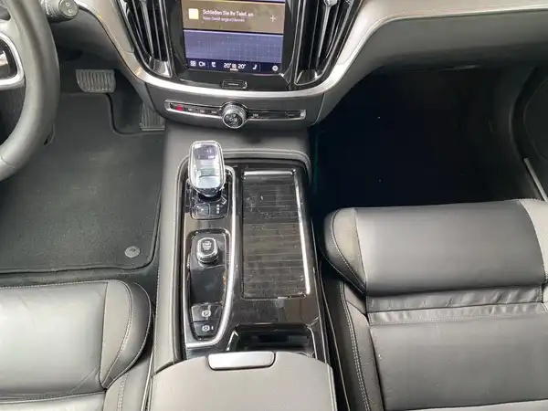 VOLVO V60 (9/22)