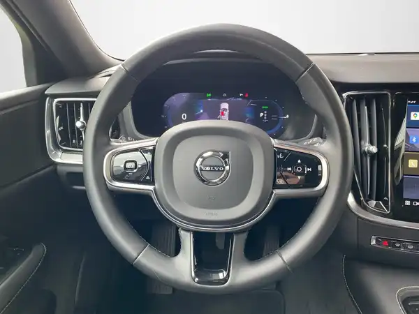 VOLVO V60 (10/22)