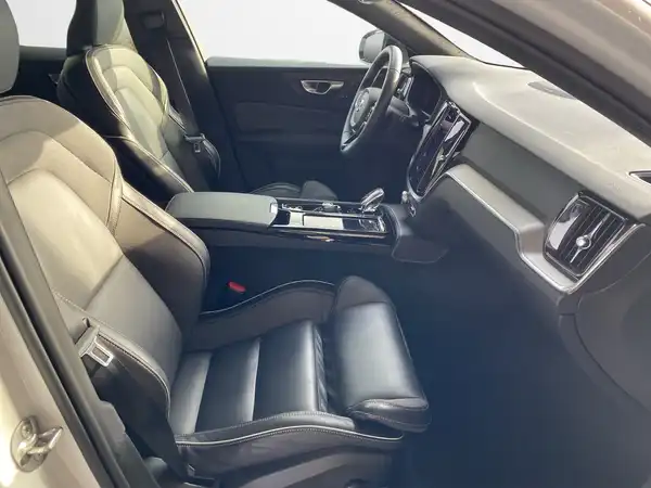 VOLVO V60 (12/22)