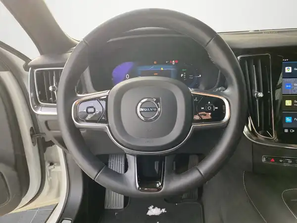 VOLVO V60 (10/22)