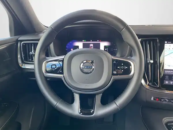 VOLVO V60 (10/22)