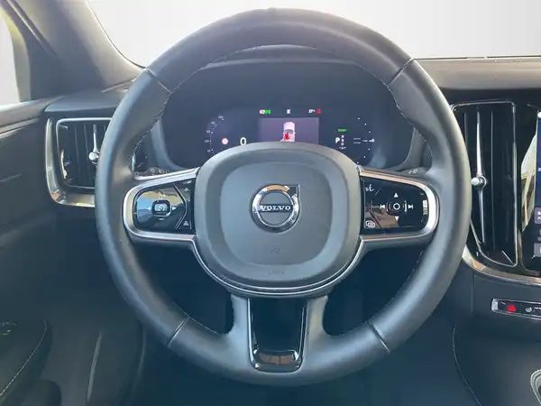 VOLVO V60 (10/22)