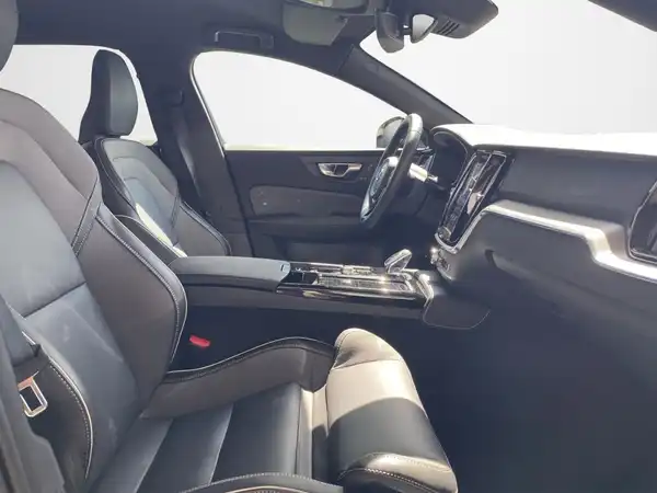 VOLVO V60 (12/22)