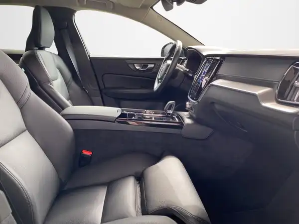 VOLVO V60 (12/23)