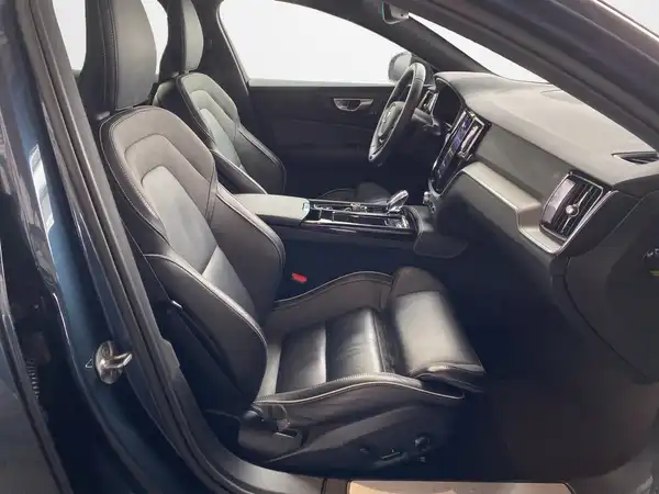 VOLVO V60 (12/22)