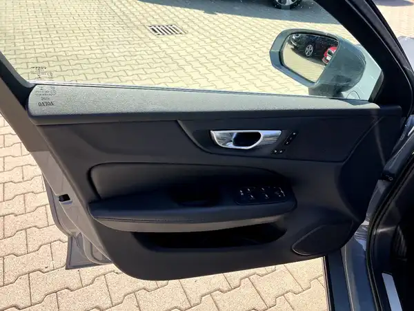 VOLVO V60 (12/27)