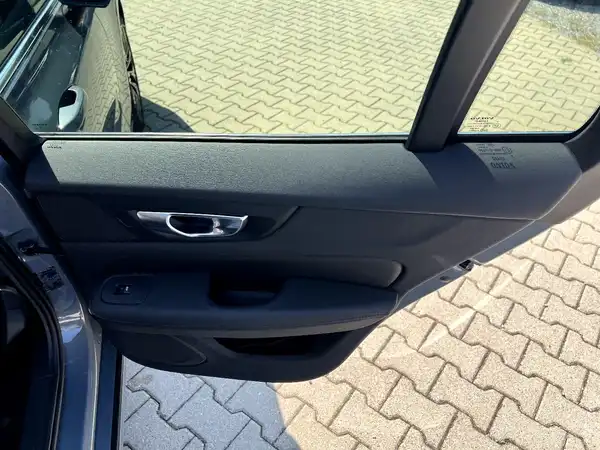 VOLVO V60 (15/27)