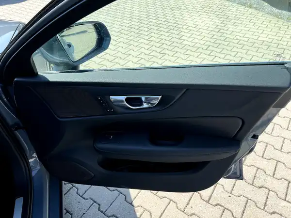 VOLVO V60 (20/27)