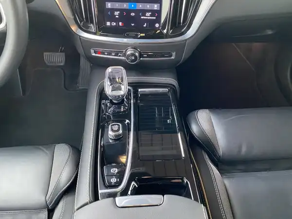 VOLVO V60 (9/21)