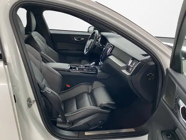 VOLVO V60 (12/22)