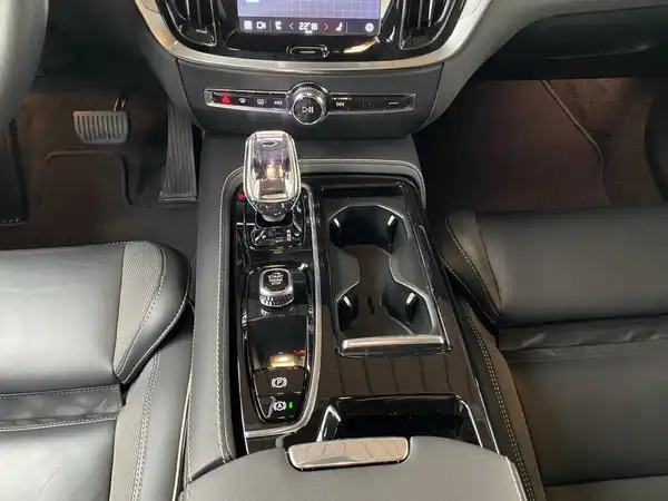 VOLVO V60 (9/22)