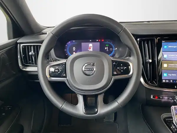 VOLVO V60 (10/22)