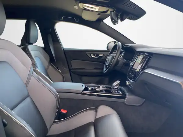 VOLVO V60 (12/22)