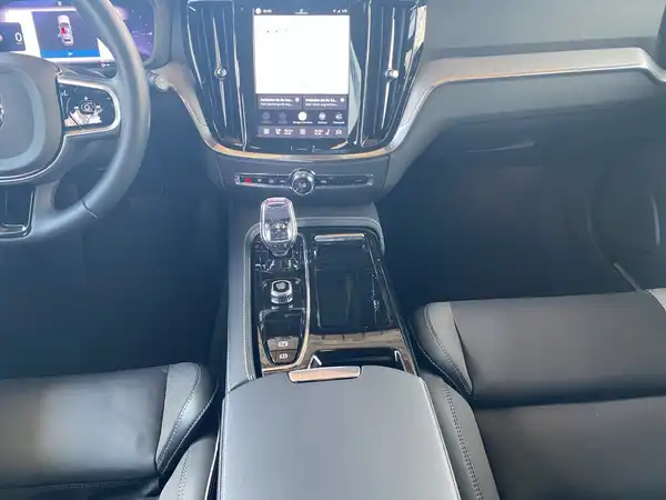 VOLVO V60 (9/22)
