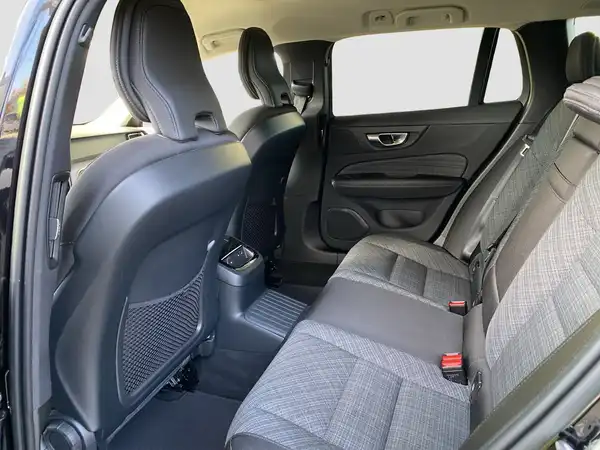 VOLVO V60 (8/17)