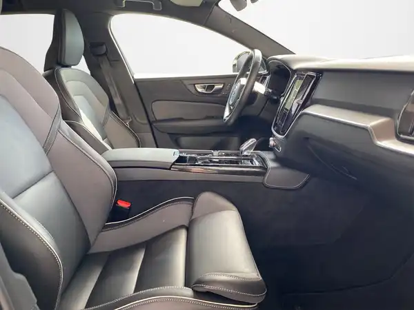 VOLVO V60 (12/22)