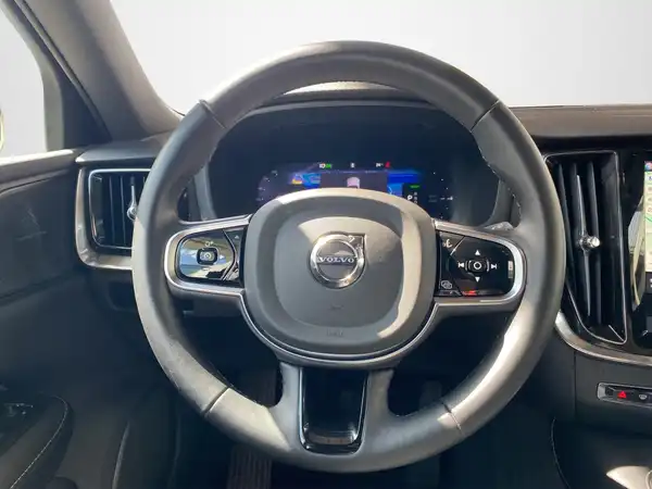 VOLVO V60 (10/22)