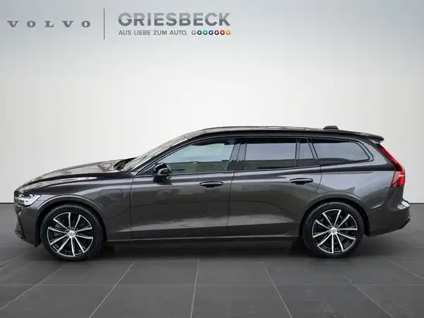 VOLVO V60 (2/23)