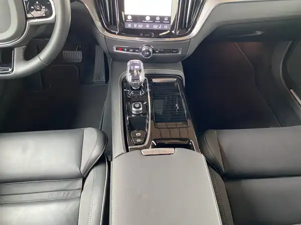 VOLVO V60 (9/23)