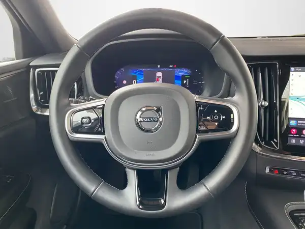 VOLVO V60 (10/22)