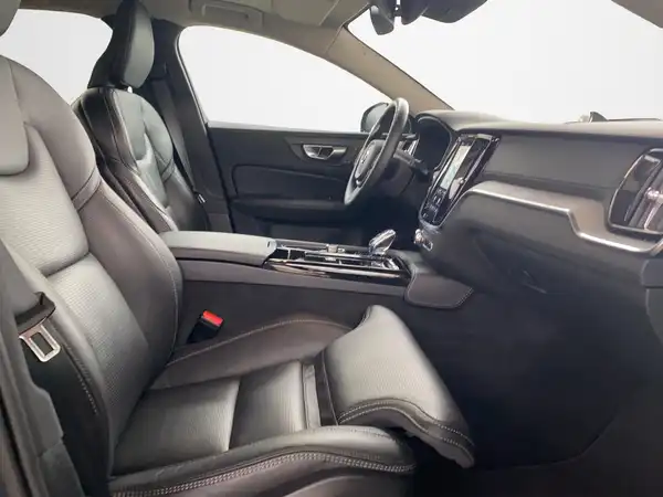 VOLVO V60 (12/23)